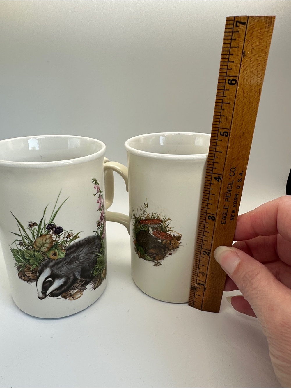 Woodland Animal Ceramic Mugs Set - Badger & Hedgehog 🐌🦡🦔🌿 - Picture 6 of 7